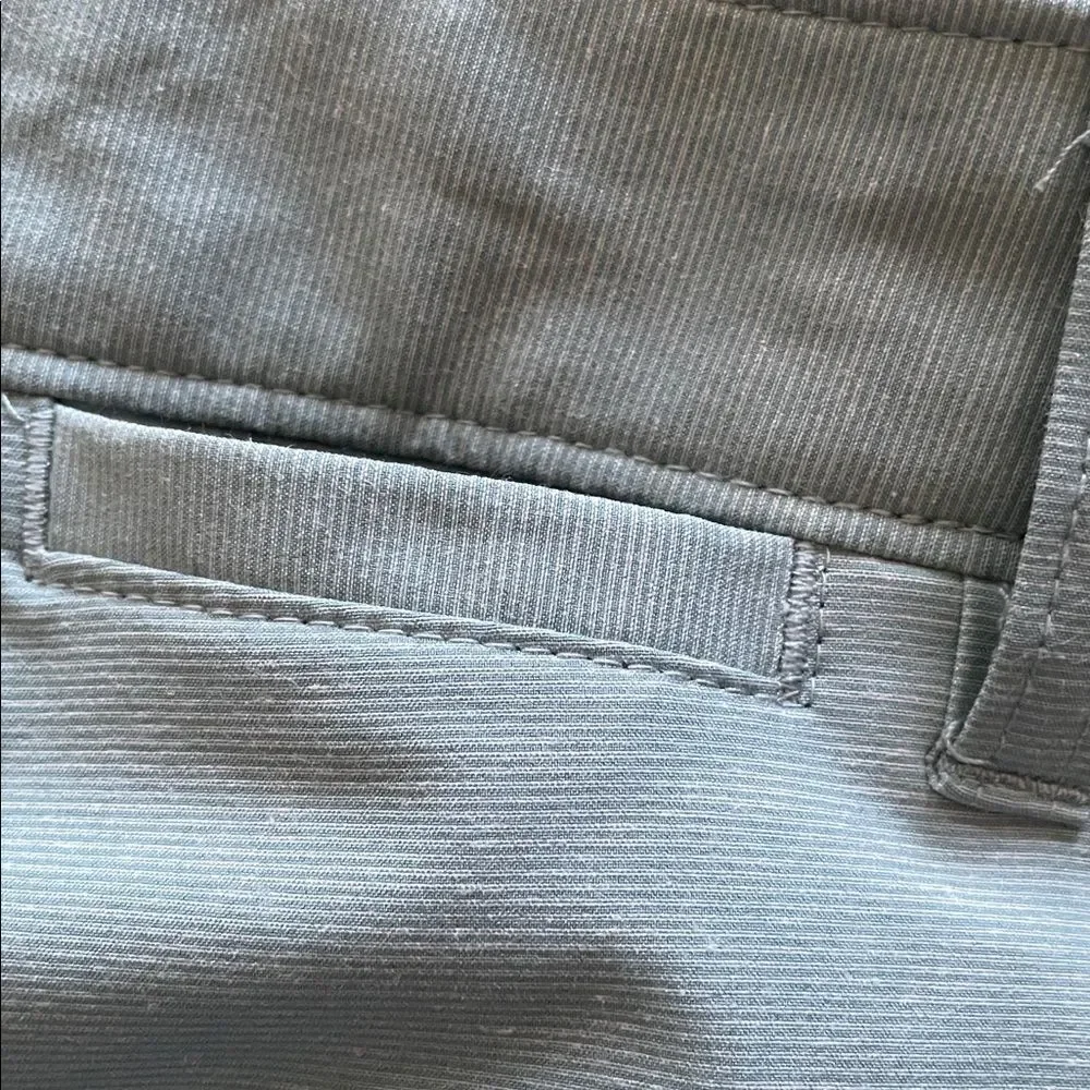 johnnie-O Mint Green Bermuda Shorts Men’s Sz 35